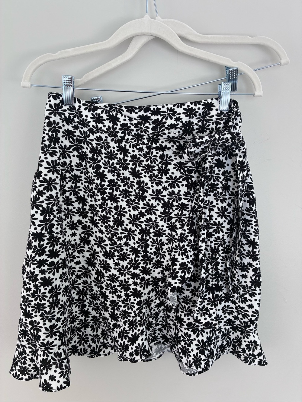 LOFT Black and White Floral Skater Skirt